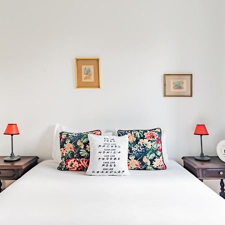 Monica'S Place A Friends' Inspired Apartment Лиссабон Экстерьер фото