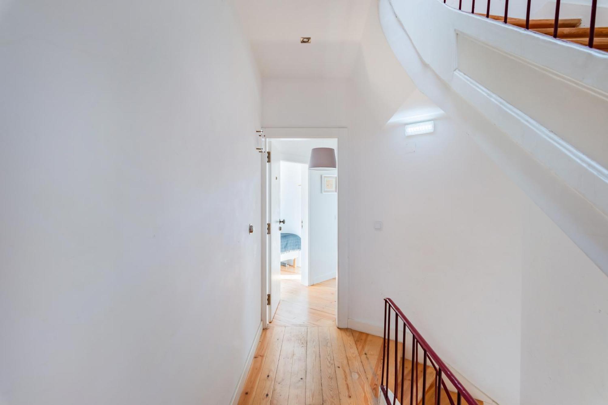 Monica'S Place A Friends' Inspired Apartment Лиссабон Экстерьер фото