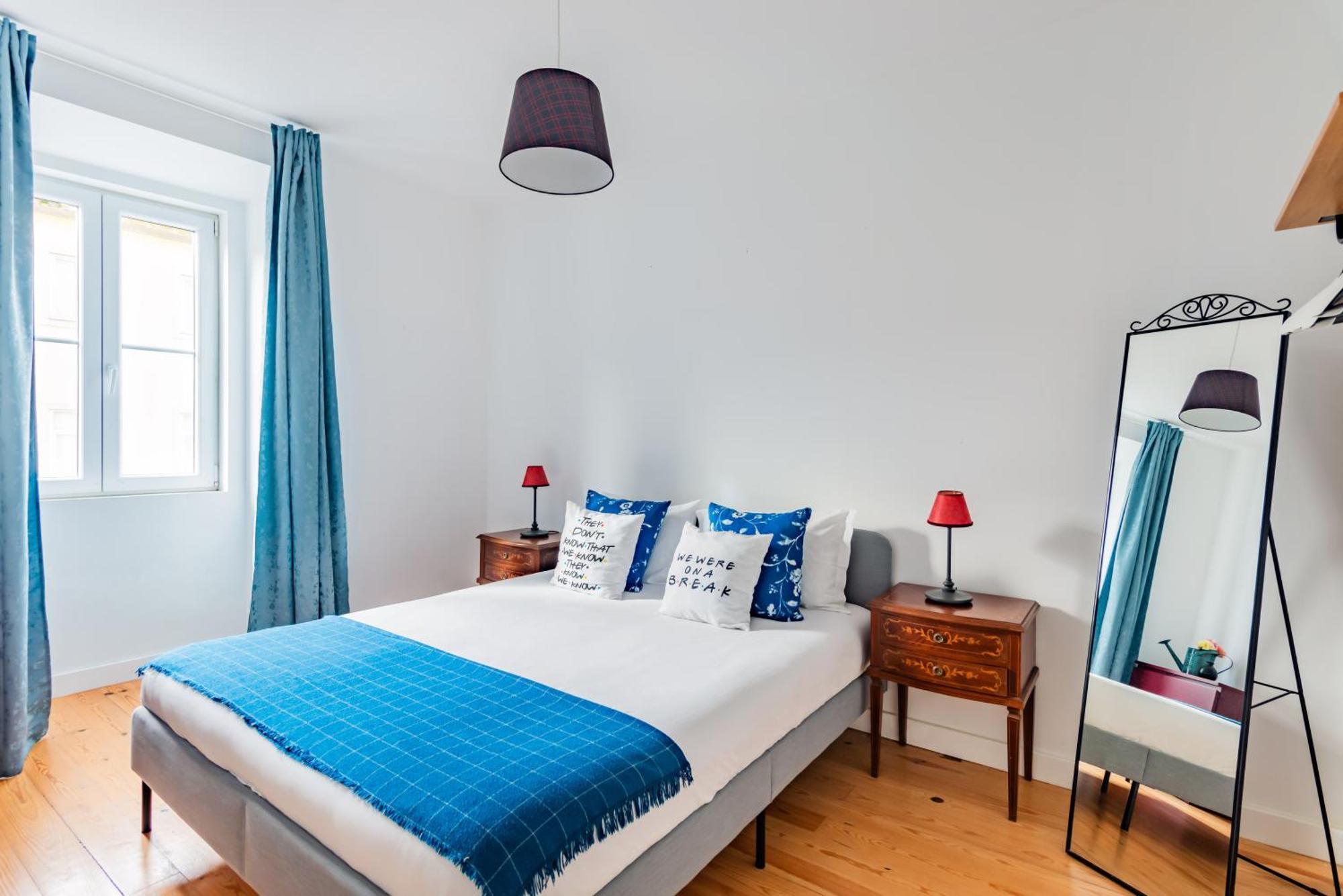 Monica'S Place A Friends' Inspired Apartment Лиссабон Экстерьер фото