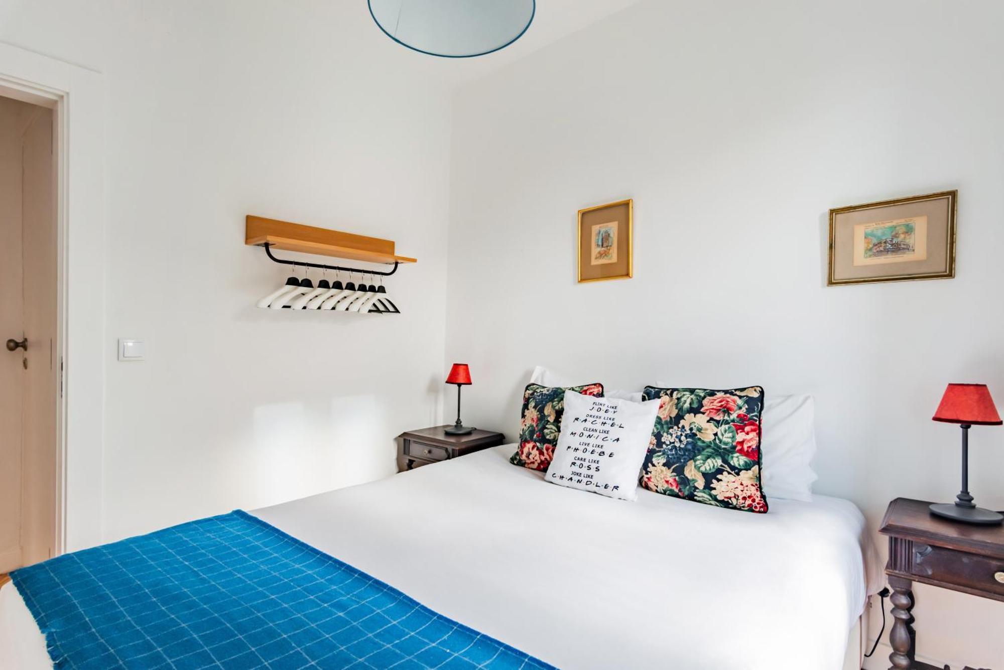 Monica'S Place A Friends' Inspired Apartment Лиссабон Экстерьер фото