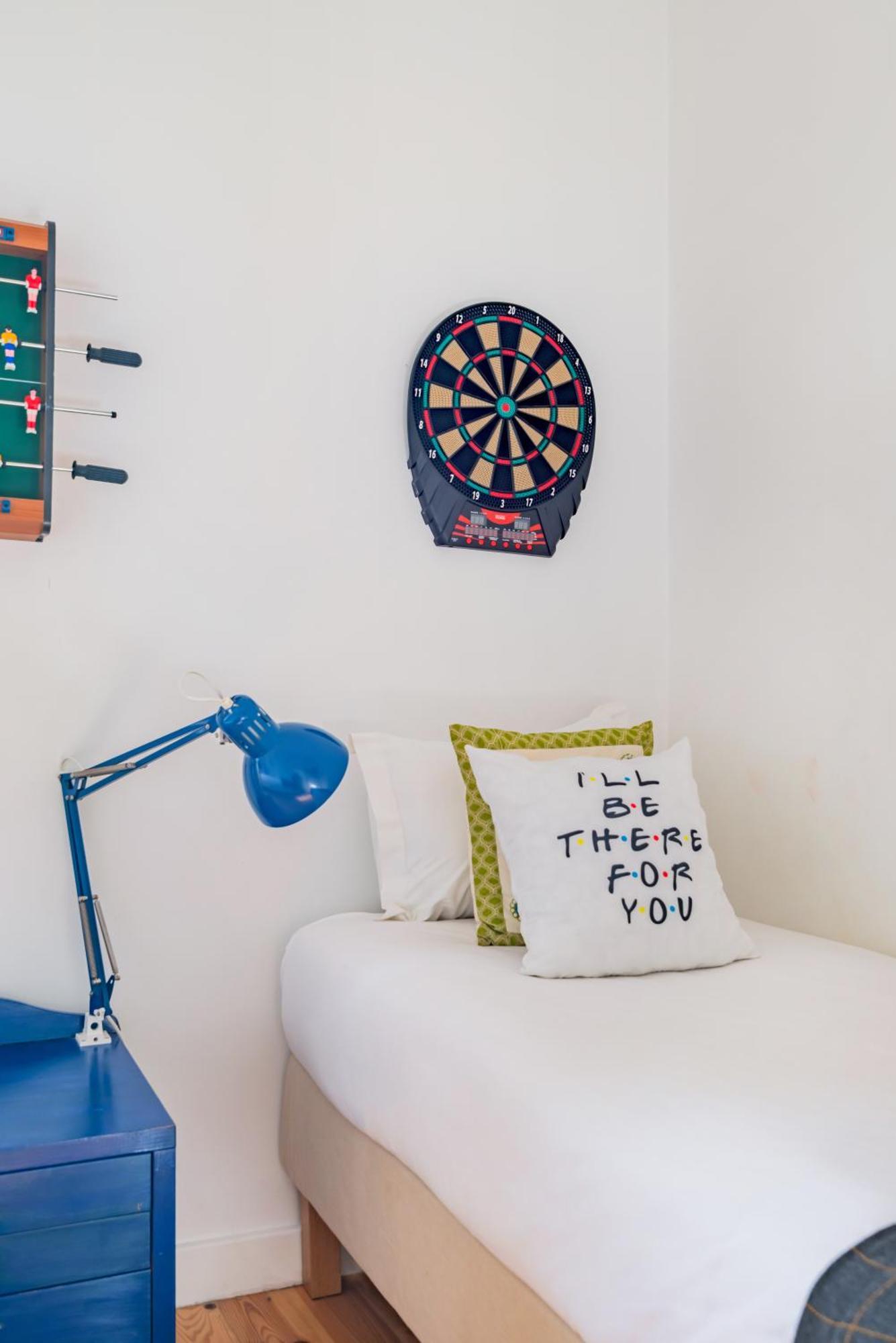 Monica'S Place A Friends' Inspired Apartment Лиссабон Экстерьер фото