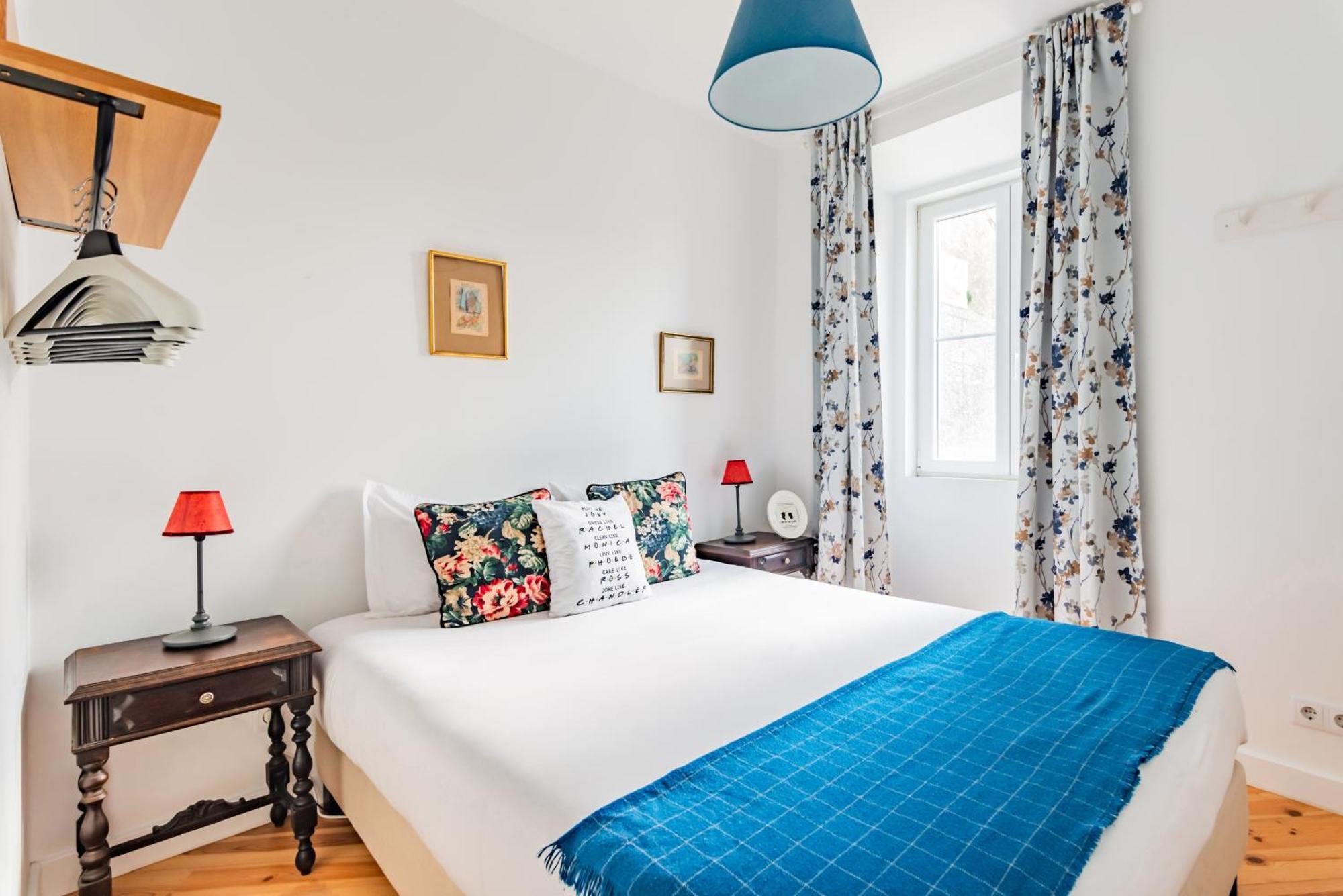 Monica'S Place A Friends' Inspired Apartment Лиссабон Экстерьер фото